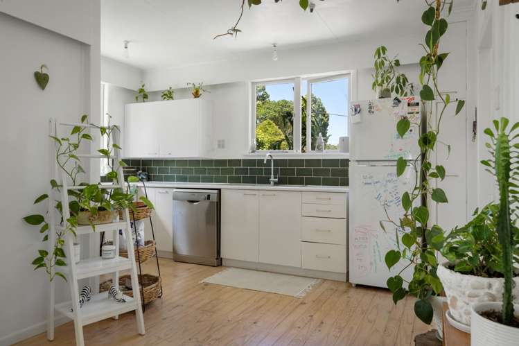 11 Roretana Drive Athenree_3