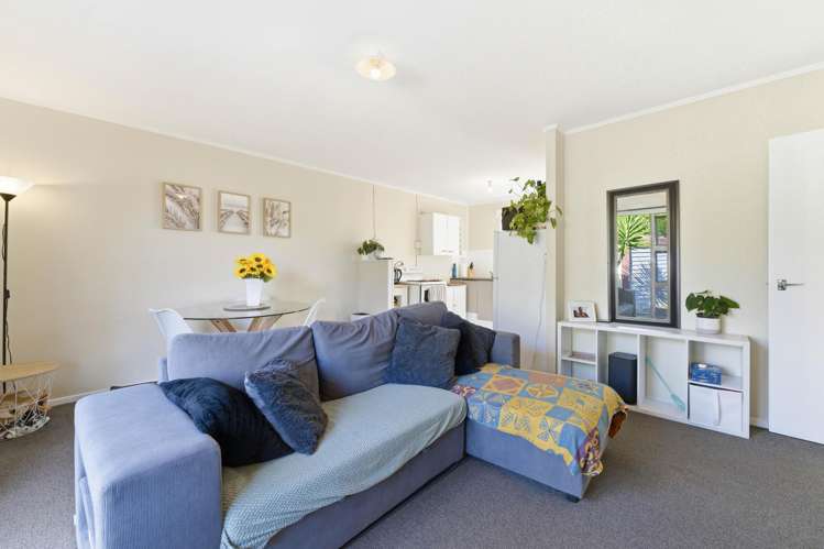 2/15 Phoenix Place Papatoetoe_6