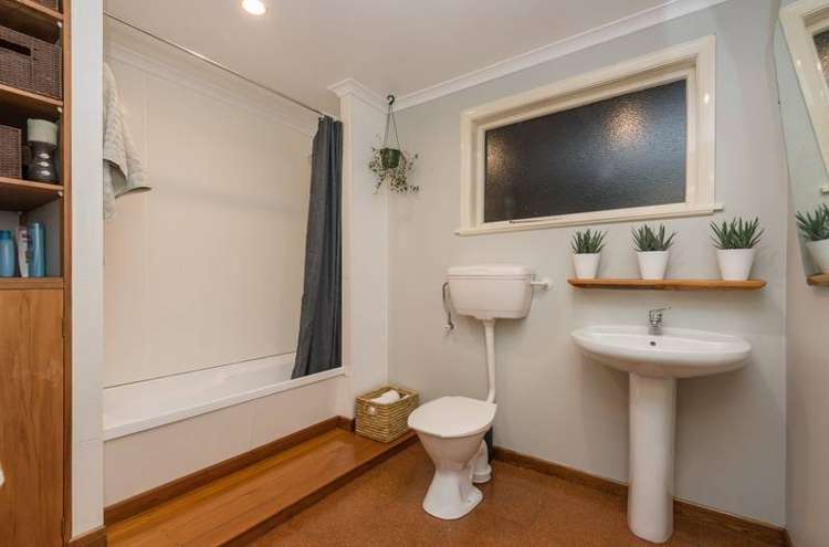 62 Montreal Road Toi Toi_19