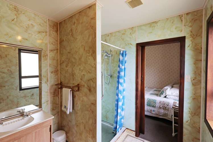 40 Gore Street + 41 Barrow Street Bluff_43