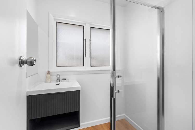 1 & 2/25 Hills Road Edgeware_8