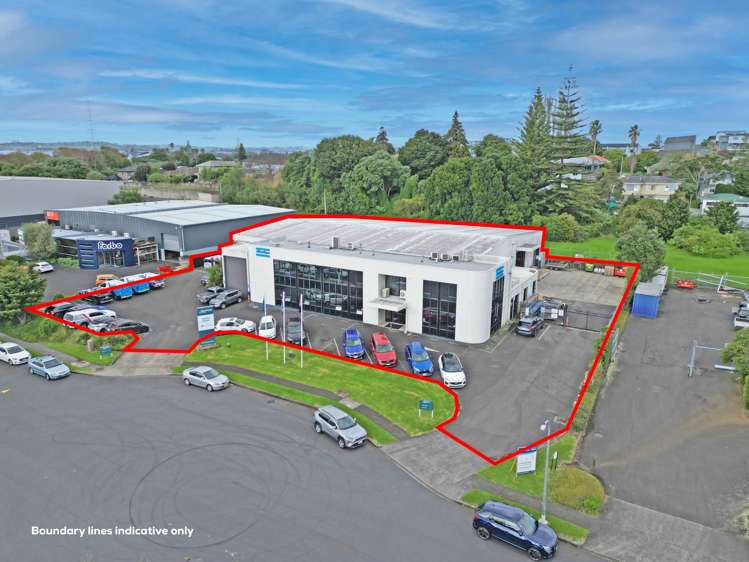 8 George Bourke Drive_0