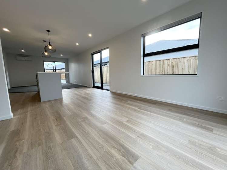 13 SIlvergrass Way 11103_5