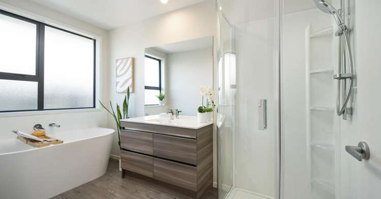 12 Mustang Alley Burleigh_13