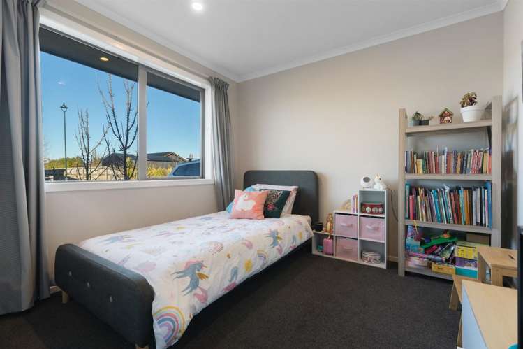 2 Kingfisher Crescent Albert Town_8