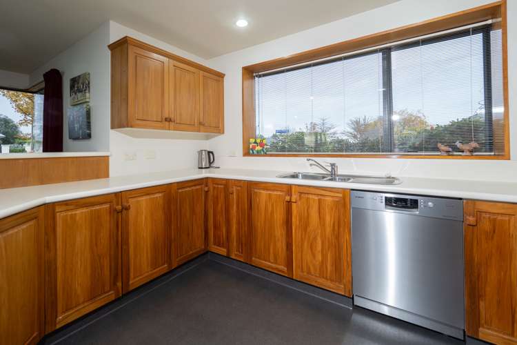 24 Falcon Drive Allenton_17