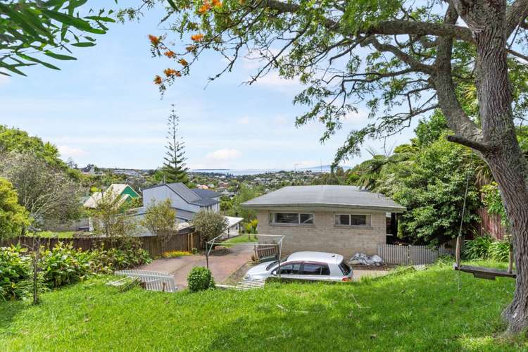 2/7 Malters Place Browns Bay_13