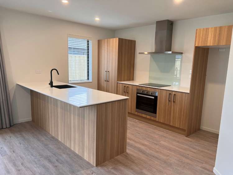 13 Sandhill Drive 11103_1