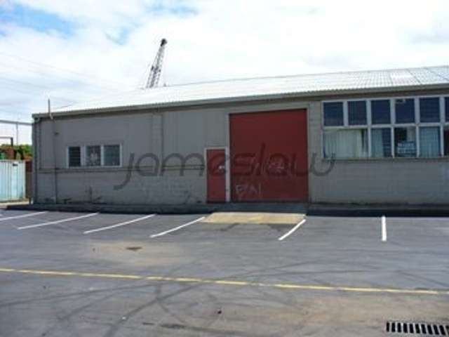 Neilson St Warehouse available 1st July