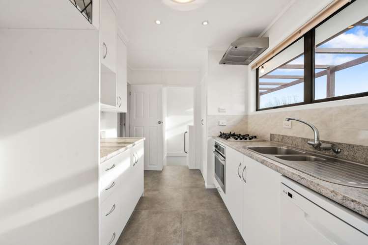 2 Thackeray Place Owhata_11