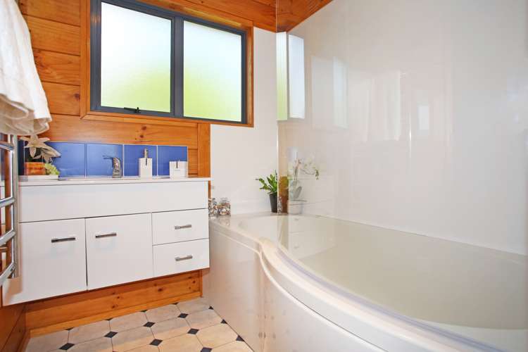 87 Pukeoware Road Waiuku_27