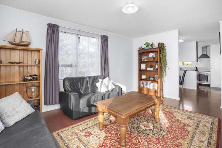 5 Ely Grove Wainuiomata_7