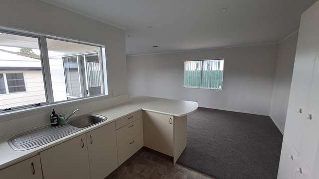 49A Beach Road Pahurehure_4