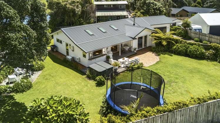 18A Russell Drive Oakura_21