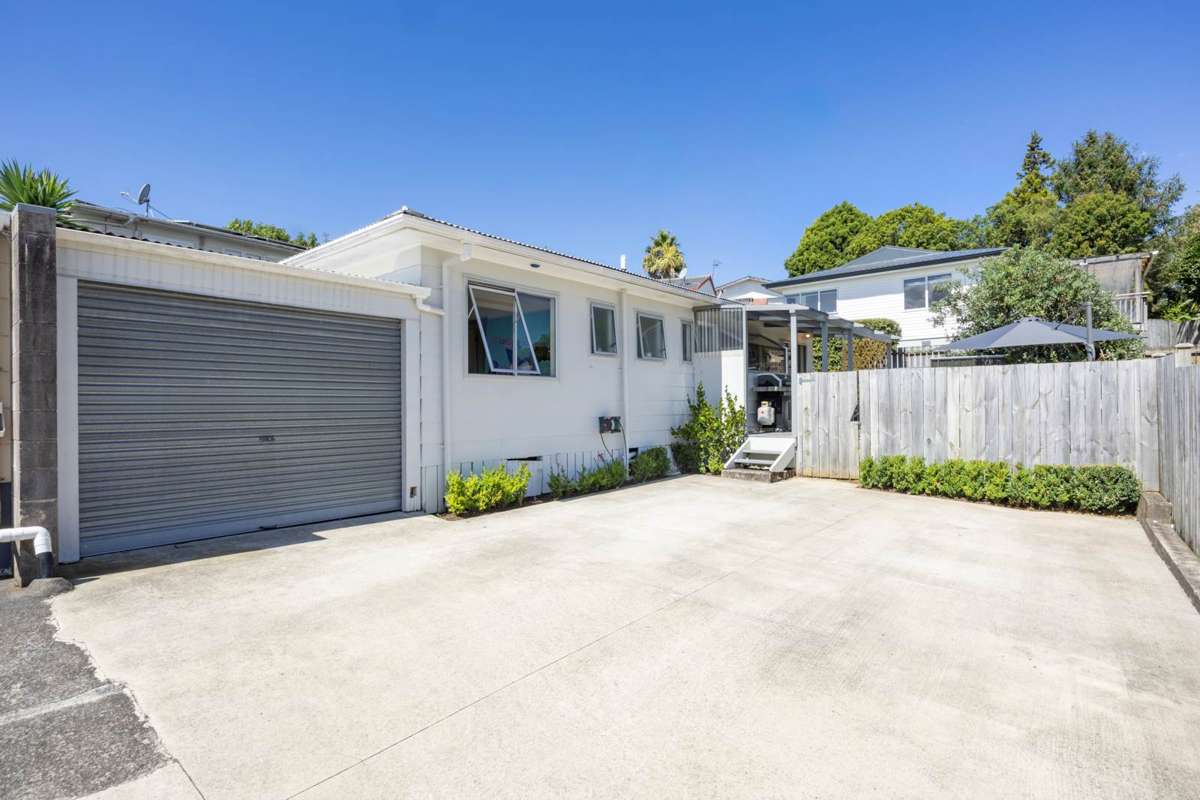 2/11 Longreach Drive_0