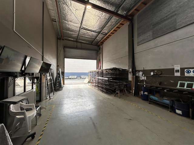 2/27 Cain Road Penrose_2