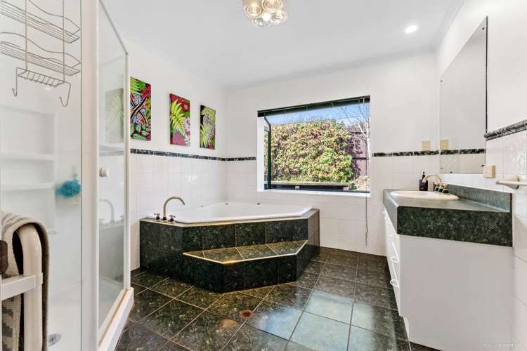 30 Lothian Brae Wattle Downs_14