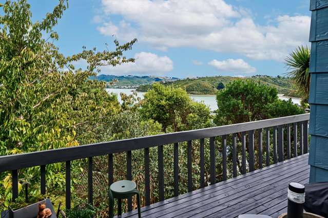 EASY LIVING WITH GORGEOUS VIEWS