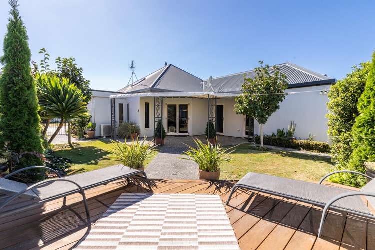 2 Queens Walk Taradale_19