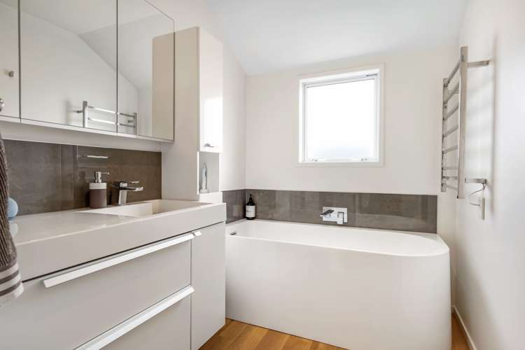 10 Neale Avenue Stoke_23