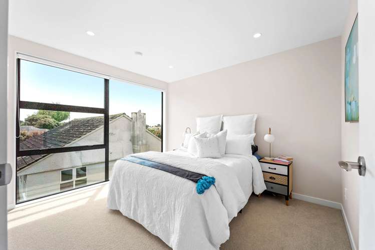 7/8 Bagnall Avenue Pt England_10