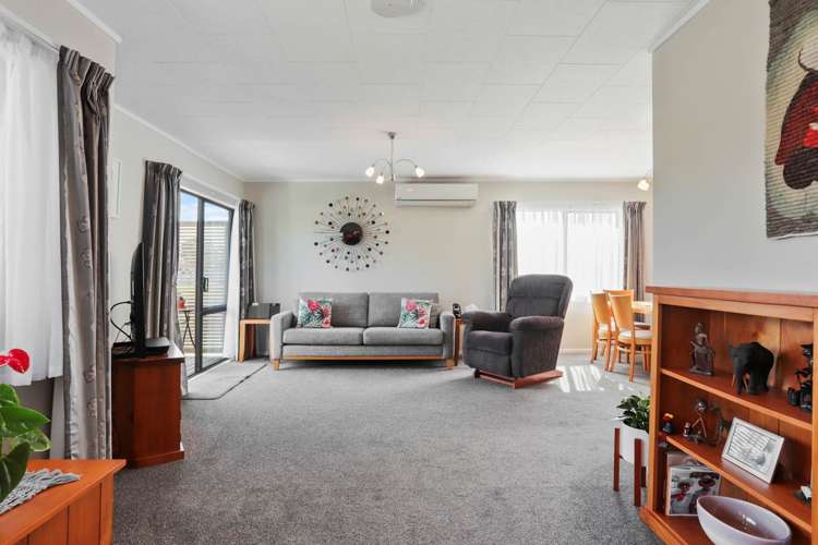 2/12 Miriam Corban Heights Henderson_3