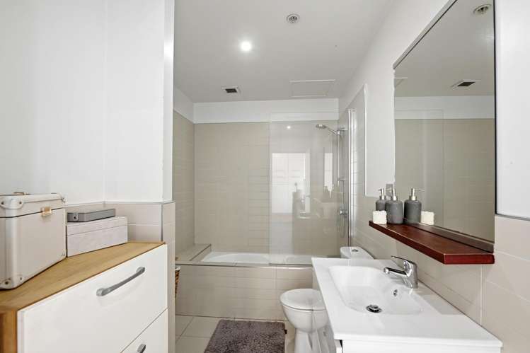 2/602 Beach Road Auckland Central_10