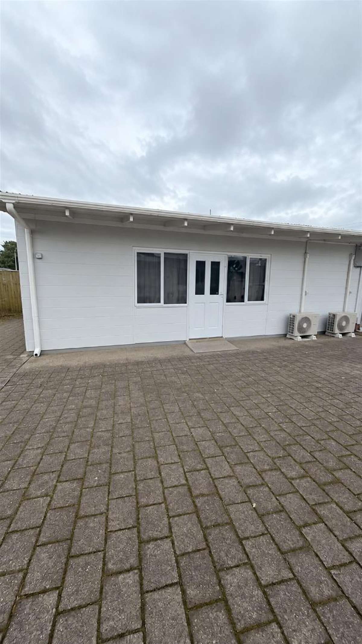 Tidy one bedroom unit 1