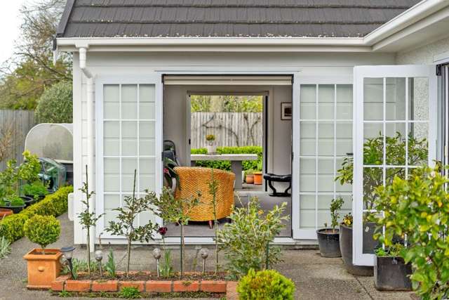 Luxury in the Heart of Carterton