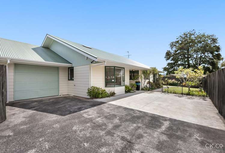 2/118 Whites Line East Waiwhetu_18