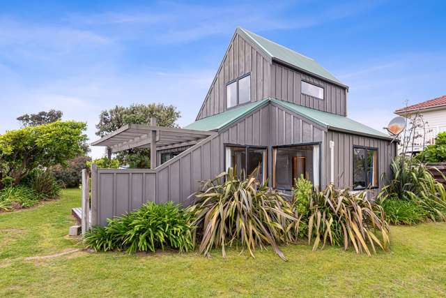 9 Eruini Street Waikanae Beach_1