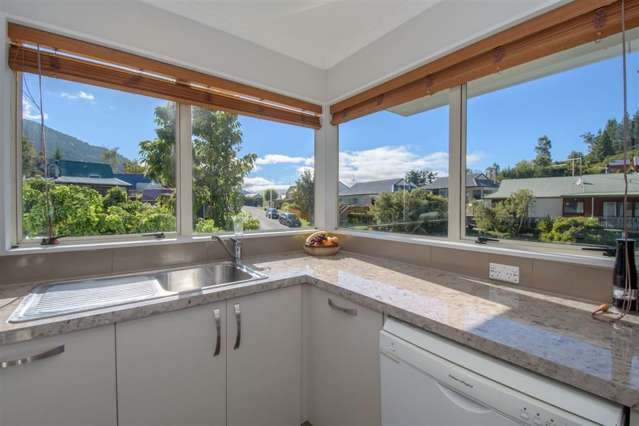 2/2 Dart Place Fernhill/Sunshine Bay_4