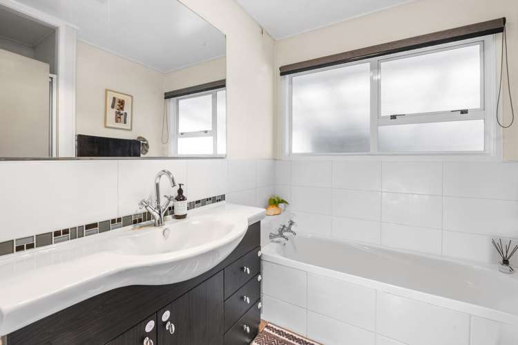 16 Rimuvale Street Pukehangi_11