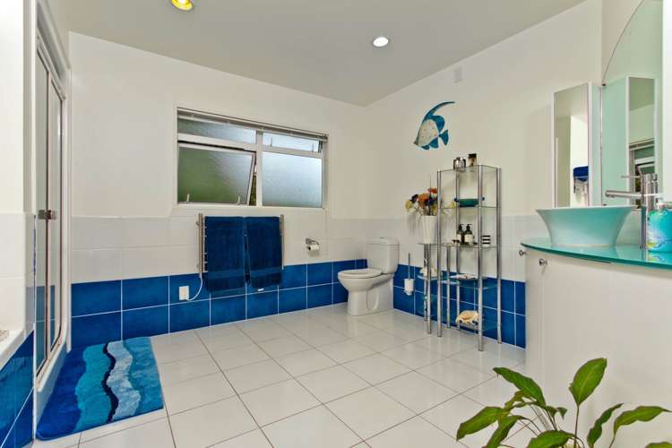 1 Oakford Park Crescent Greenhithe_10