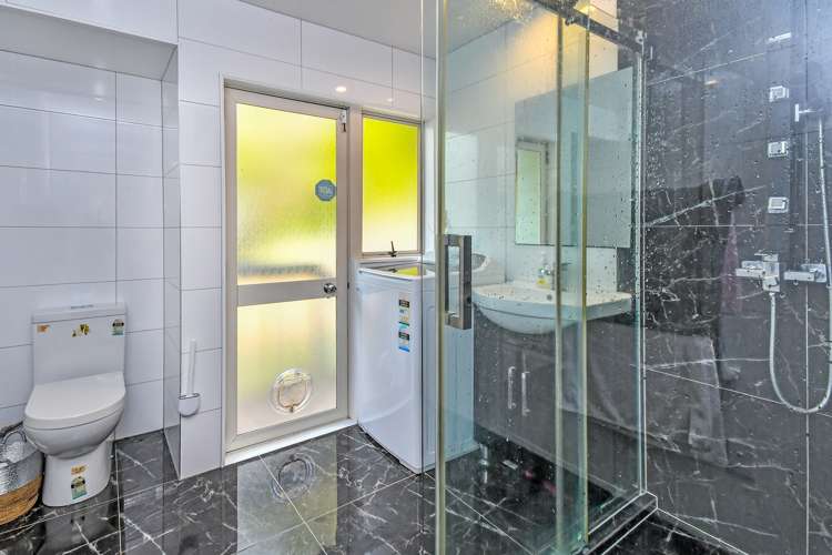 15 Lowburn Place Clover Park_9