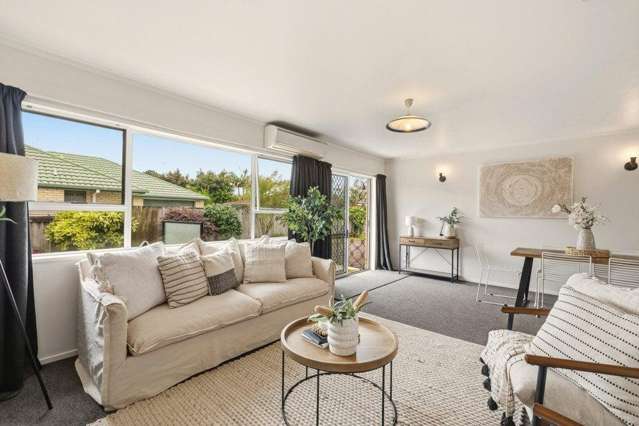 2/531 Devonport Road 1047_2
