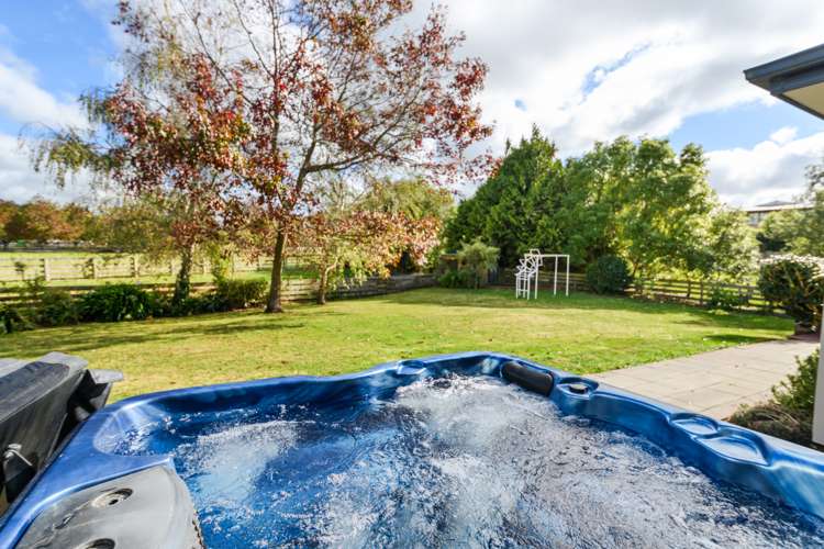 8 Almond Grove Feilding_16