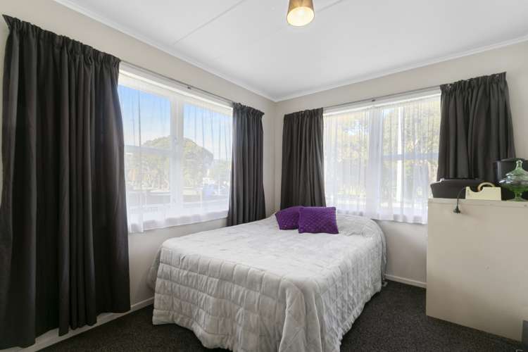 57 Parkway Wainuiomata_11