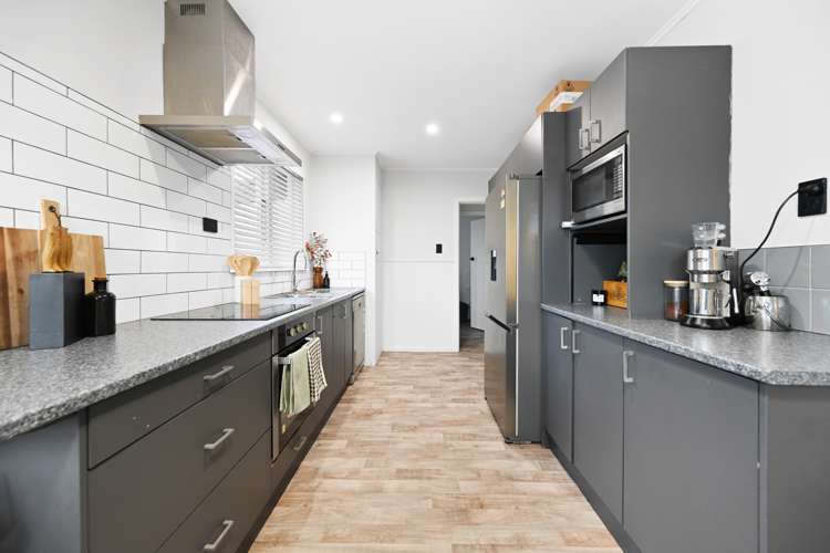 6 Barrie Crescent Silverdale_5