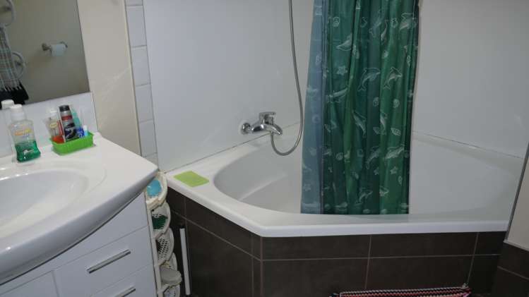 5a Everingham Place Sunnyhills_16