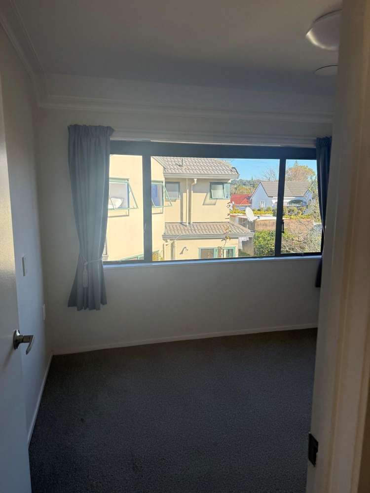  B/44 The Drive Epsom_10