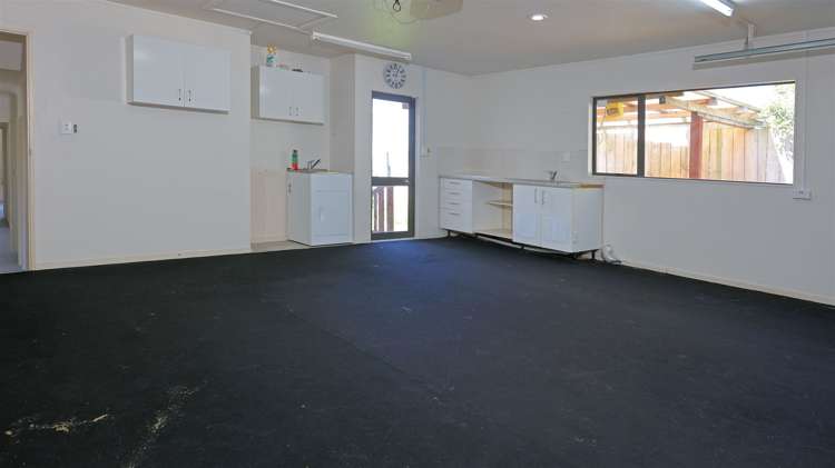 74 Hetherington Road Ranui_24