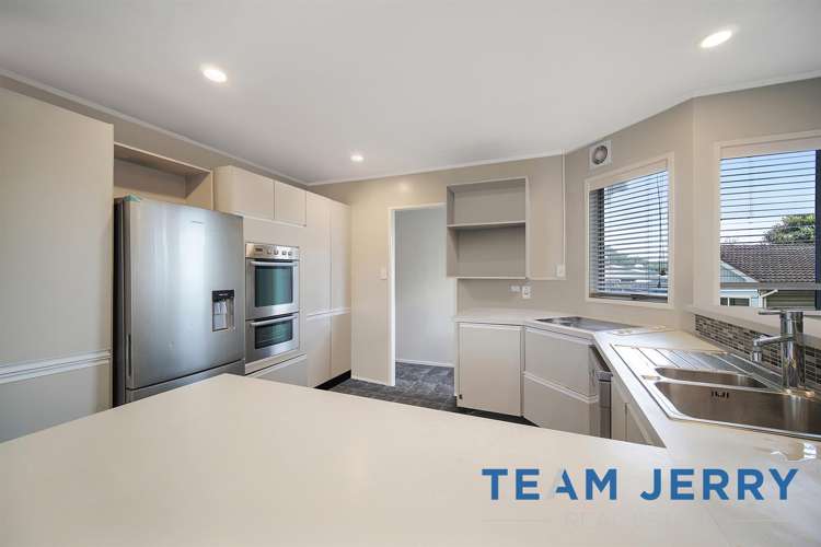 5 Harford Place Pakuranga Heights_5