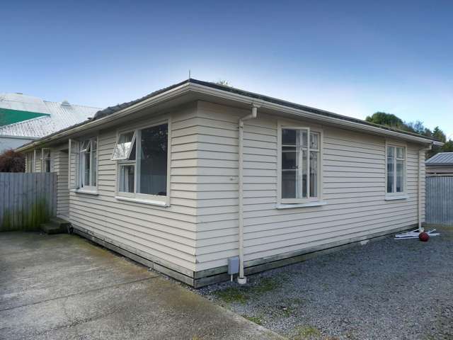 UPPER RICCARTON - STUDENT ACCOMODATION 2027 - 5 BEDROOMS, 1 BATHROOM, HEAT PUMP