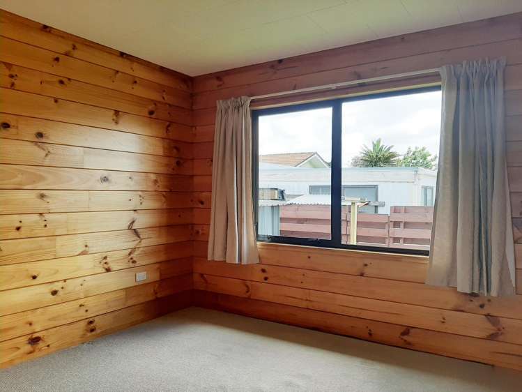 1/29 Beach Road Pahurehure_8