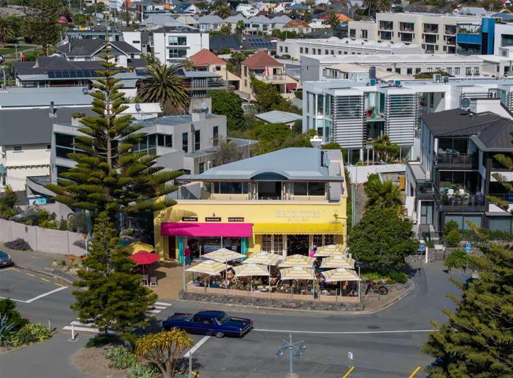 22A & 22B Esplanade Sumner_16