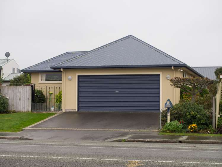 155 Pages Road Marchwiel_16