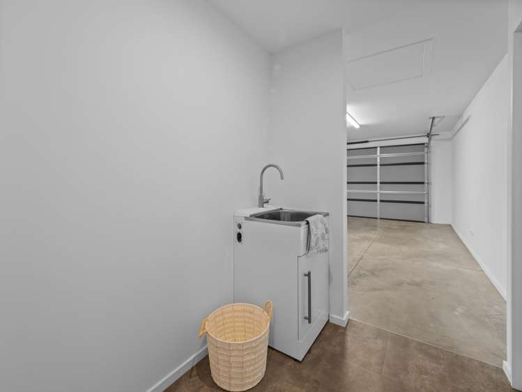 23 Strowan Avenue Elgin_16