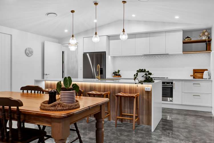 956 Richmond Road Lepperton_12