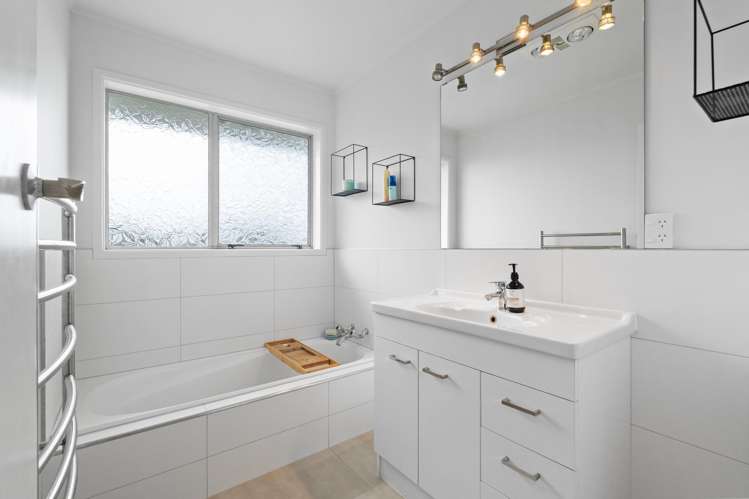 24 John Dee Crescent Red Beach_14
